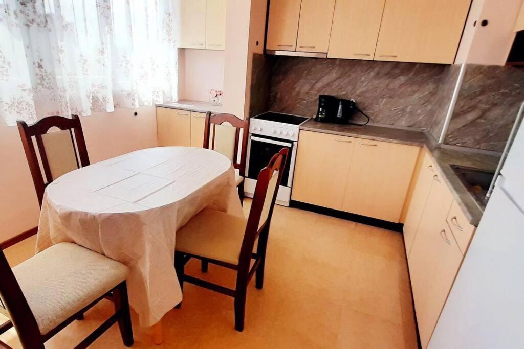 Soc Apartment Close To The Center Burgasz Kültér fotó
